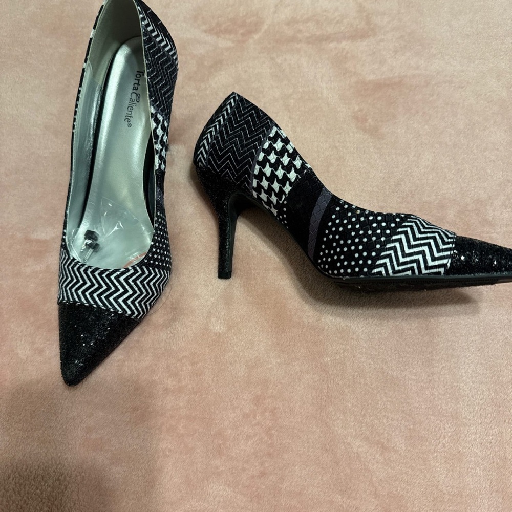Anne Klein Black and White Elegant Heels